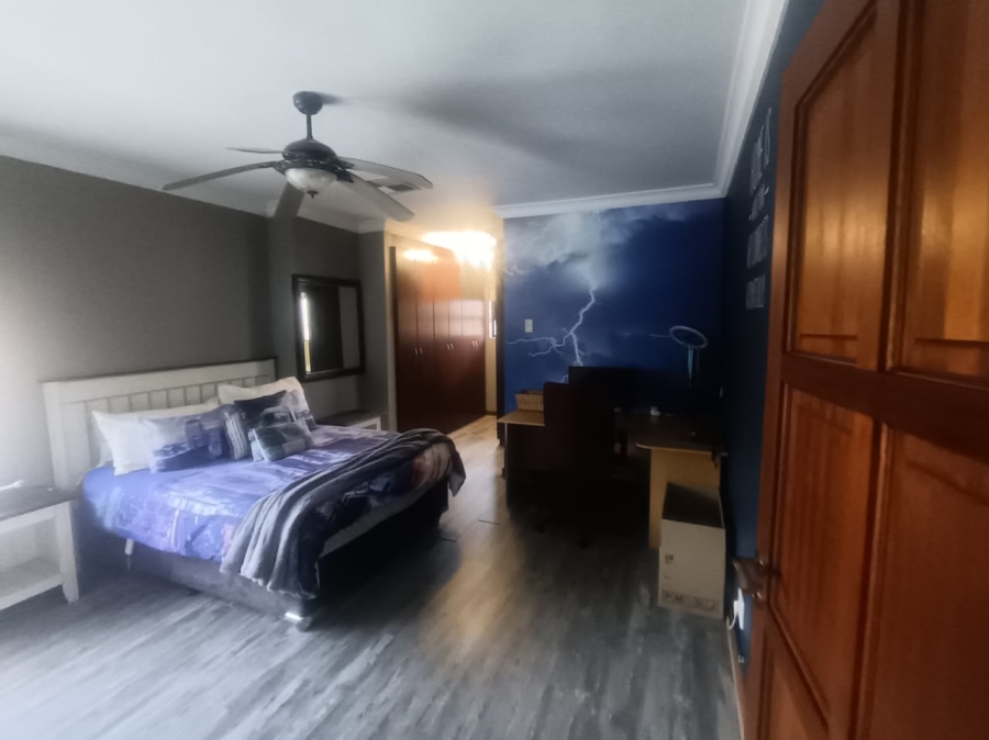4 Bedroom Property for Sale in Roylglen Gardens Northern Cape